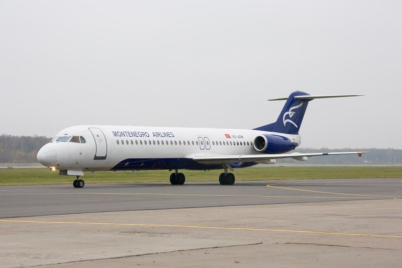 Fokker 100 самолет