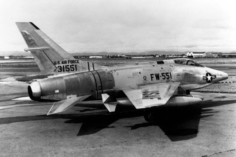 Супер Сейбр f-100