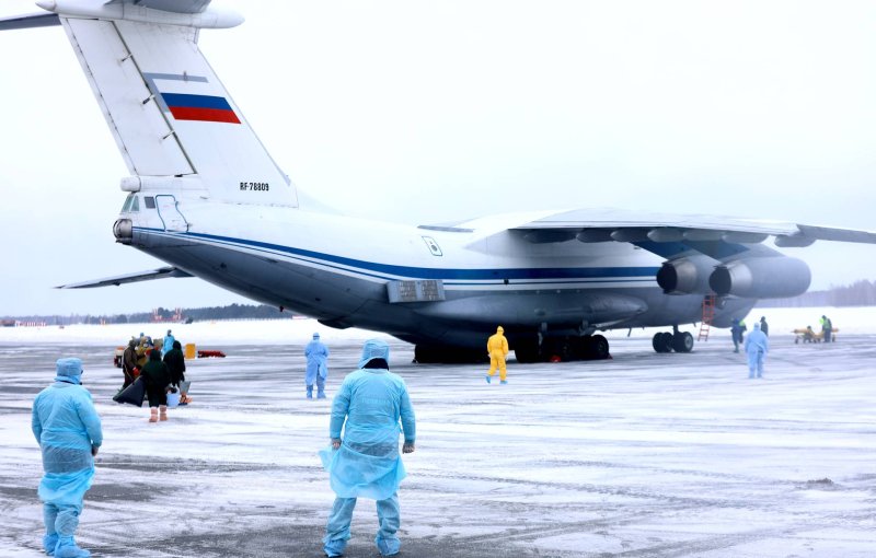 Военные прилетели с самолетом ил 76