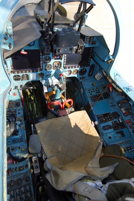 Су-35 кабина пилота