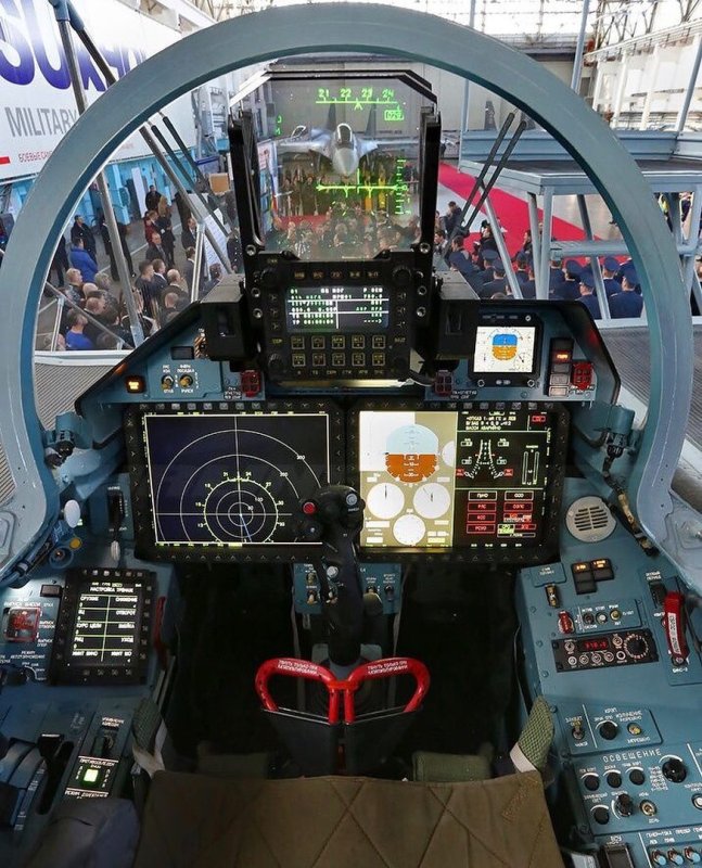 Су-35 кабина пилота