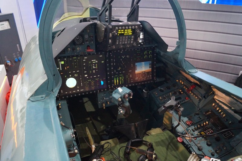 Су-30 кабина