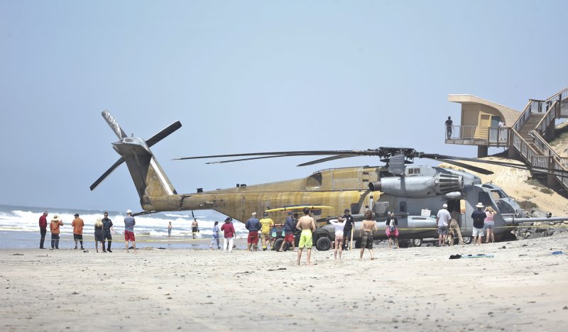 Вертолет Ch-21 приводнение