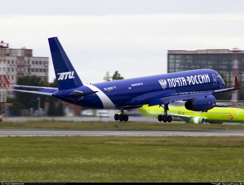 Ту-204 64051