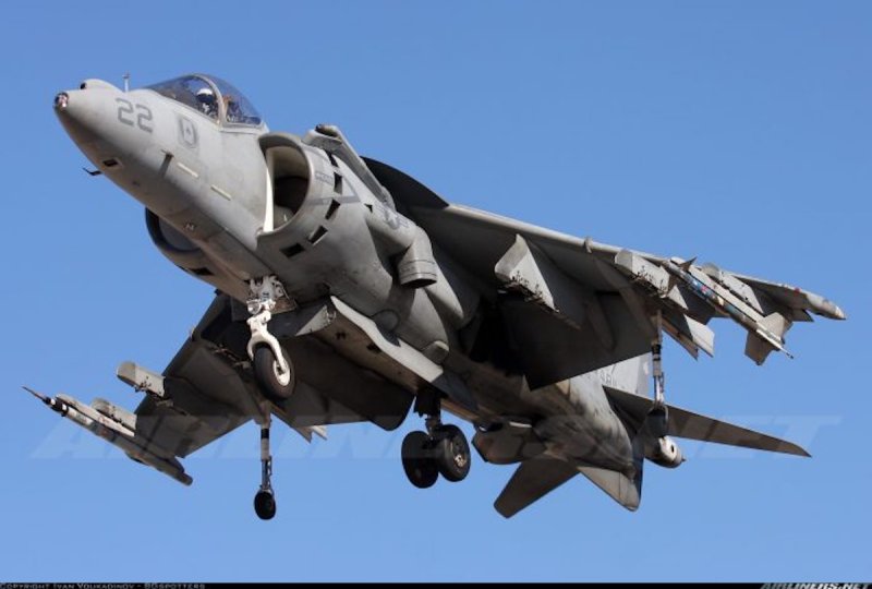 Самолет av-8b Harrier II