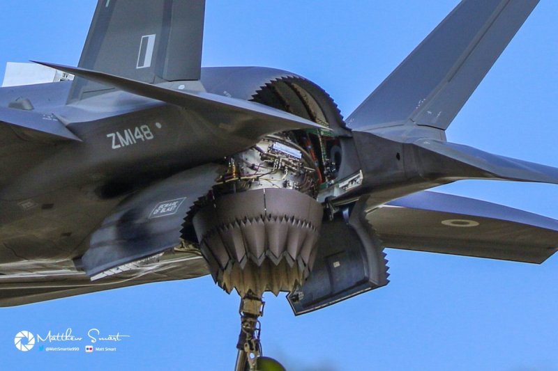 F-35 Lightning II вертикальный взлёт