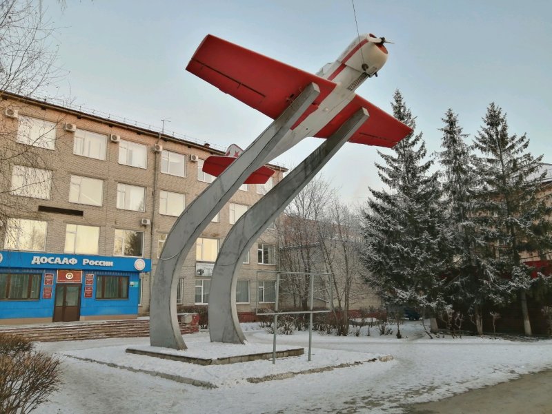 Памятник самолет як Барнаул
