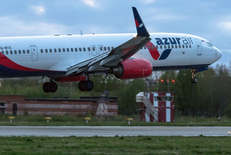 Azur Air 737
