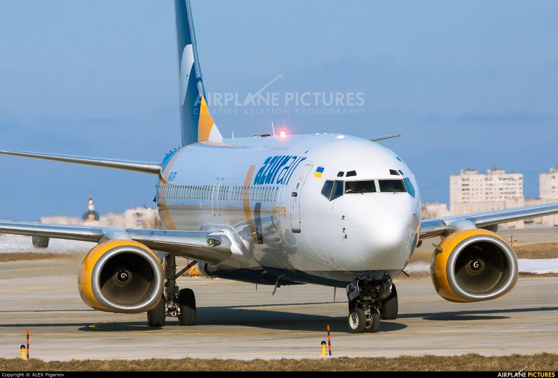 Azur Air Ukraine Boeing 737