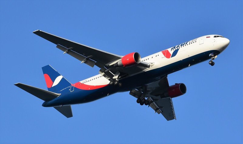 Самолёт Азур АИР 767