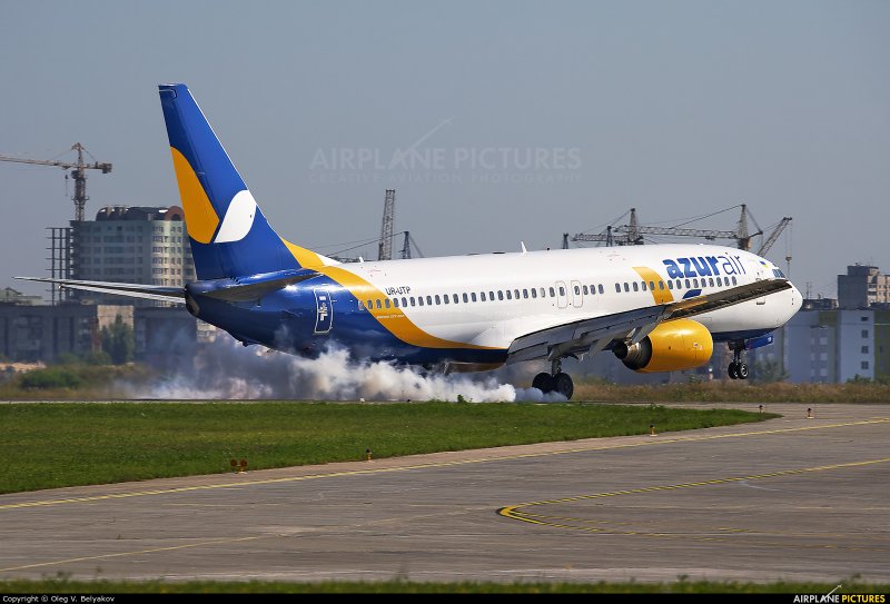 737 800 Azur желтый