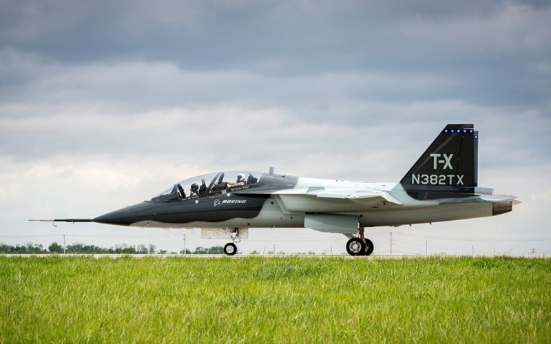 Boeing-Saab t-7 Red Hawk