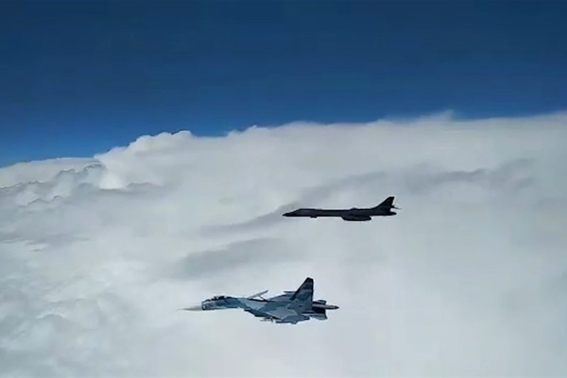 B-1b Lancer su-27