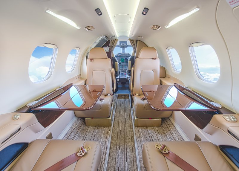 Самолет Embraer Phenom 100