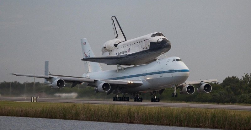 АН-124 Руслан с челноком
