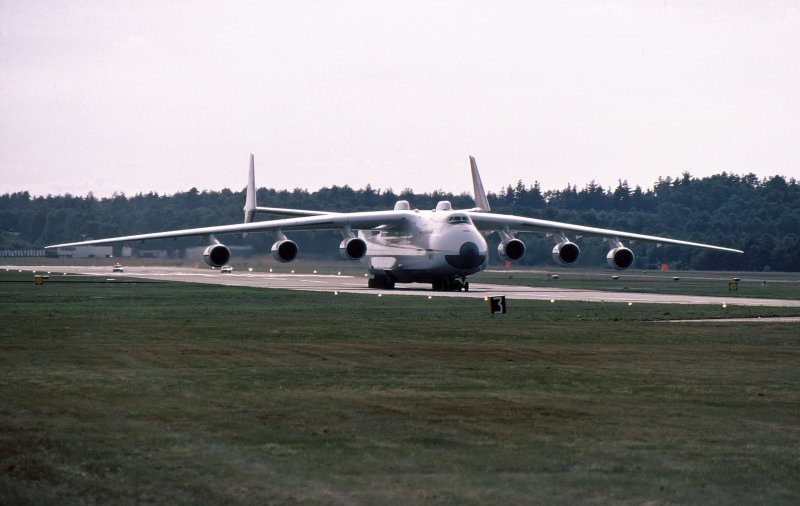 АН-225 1990