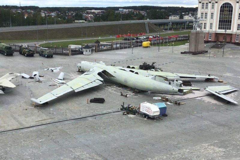 Самый большой военный самолет в мире