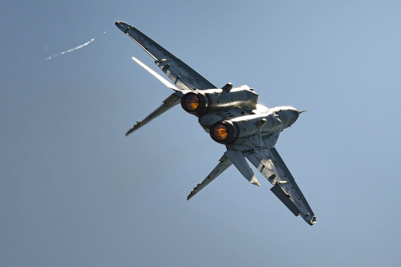 Легкий тактический самолет сухой