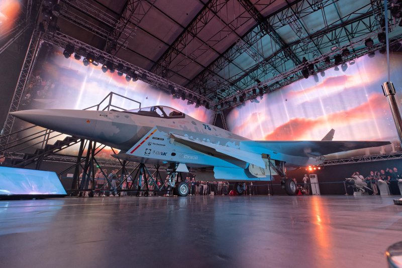 Су-75 самолет
