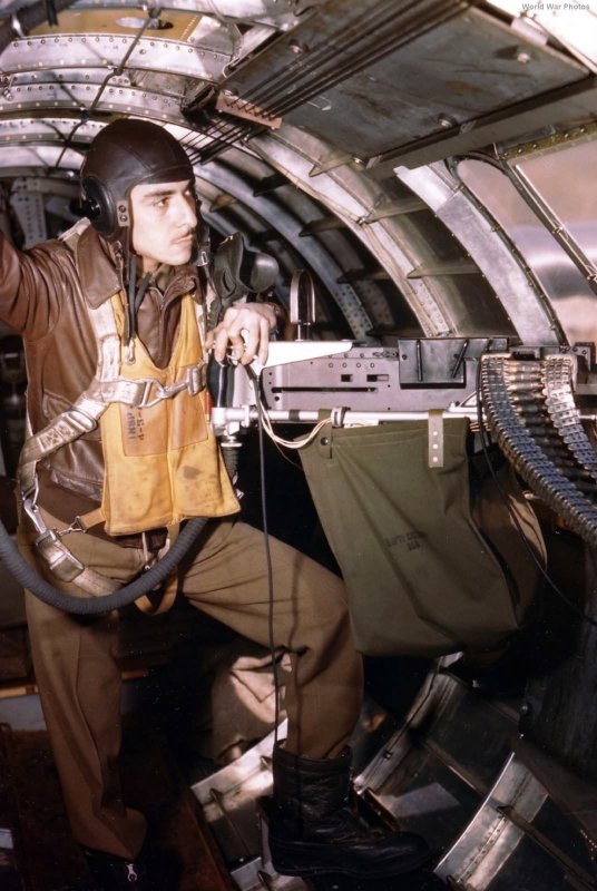 Пилот бомбардировщика b17 в кабине
