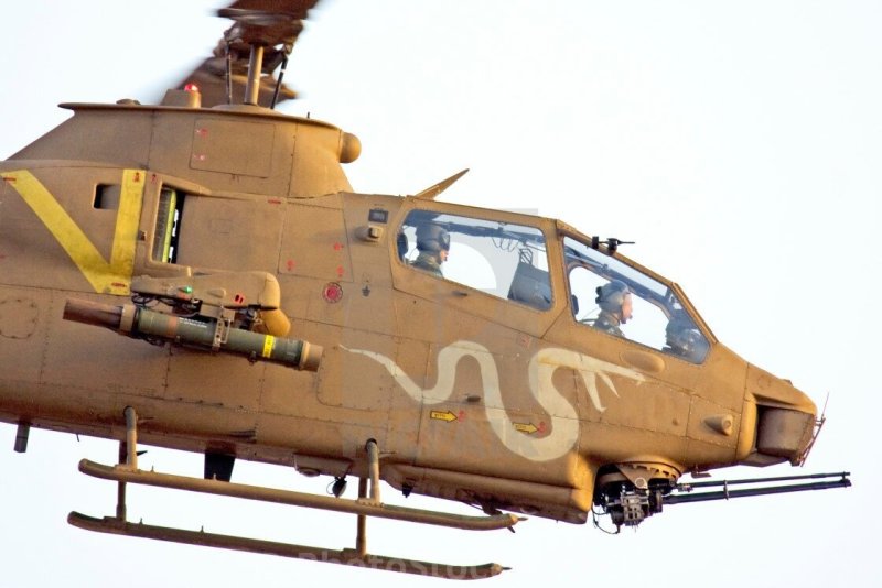 Вертолет Ah-1s Tzefa Израиля кабина