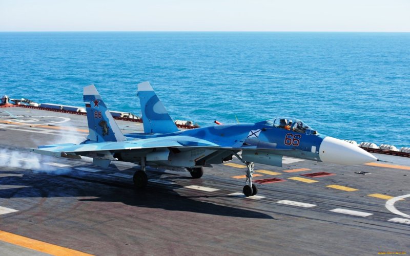 Российский палубный истребитель Су-33