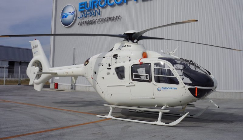 ЕС-135 вертолет