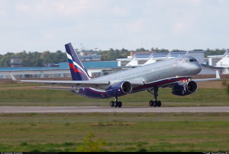 Туполев 204 100