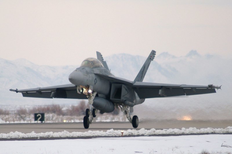 Ф-18 супер Хорнет с ф 22