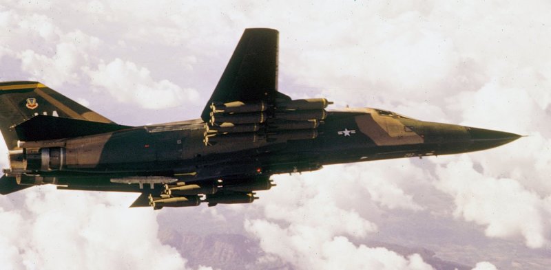 Бомбардировщик f-111f