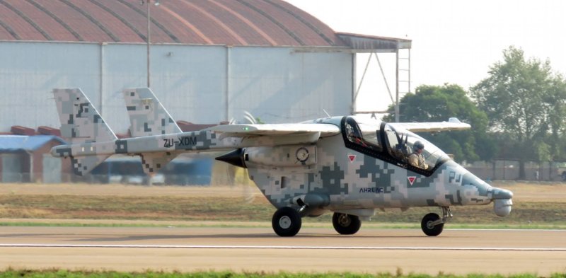 Боевой самолет AHRLAC