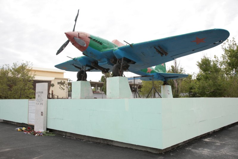 Новороссийск памятник самолет ил-2