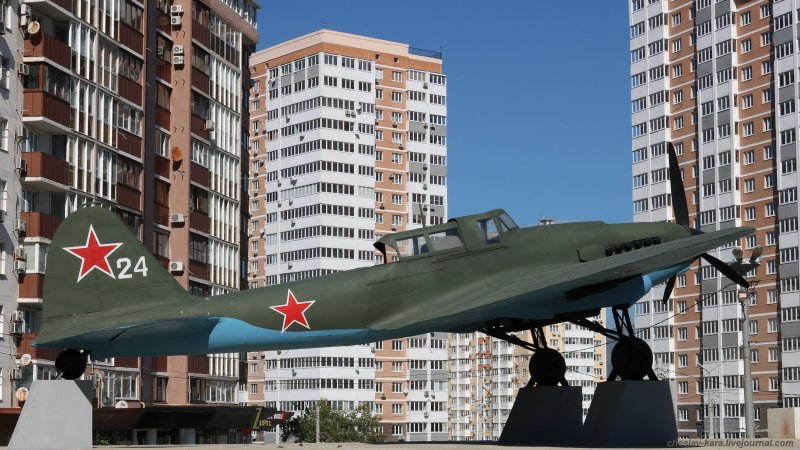 Памятник самолёт-Штурмовик ил-2 Новороссийск