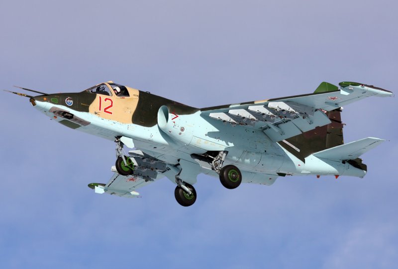 Самолет Су-25