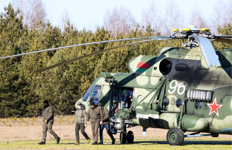 Военный вертолет