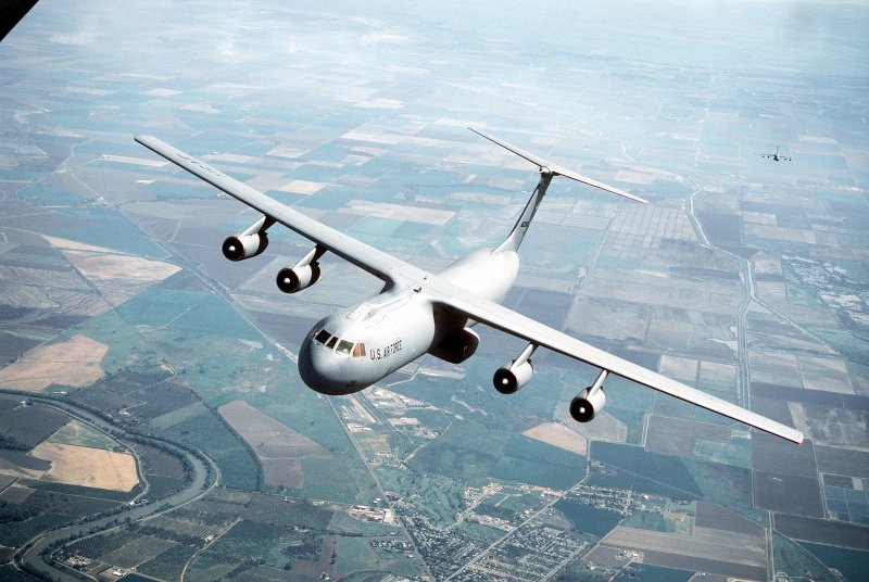 Lockheed c-141 Starlifter