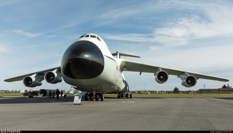 Lockheed c-5 Galaxy и АН-124 Руслан