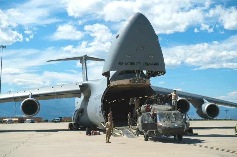 C5 Galaxy самолет