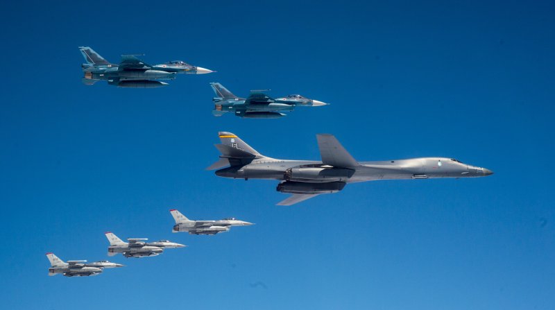 Rockwell b-1 Lancer и Су-27