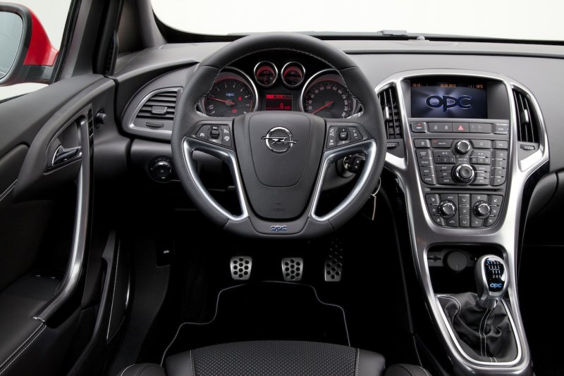 Opel Astra GTC салон
