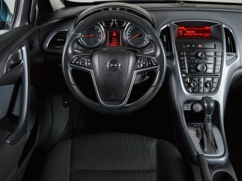 Opel Astra 2015 салон