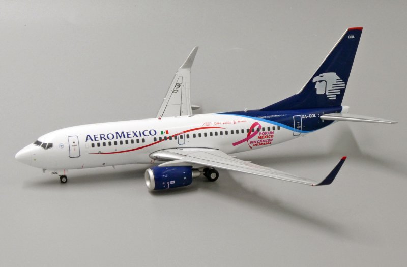 Самолет Боинг 737-700