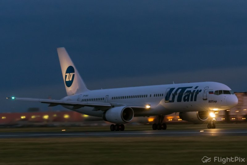 Boeing 757-200 UTAIR