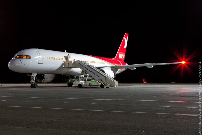 Самолет Боинг 757