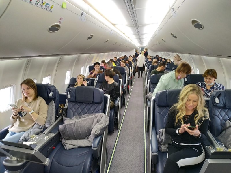 Lujo Black Jet Boeing 757 салон
