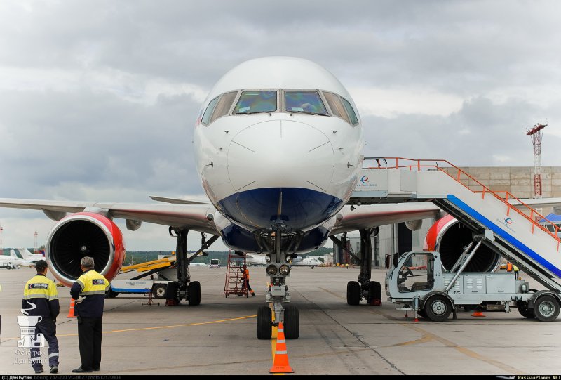 Boeing 757-200 VQ-bez