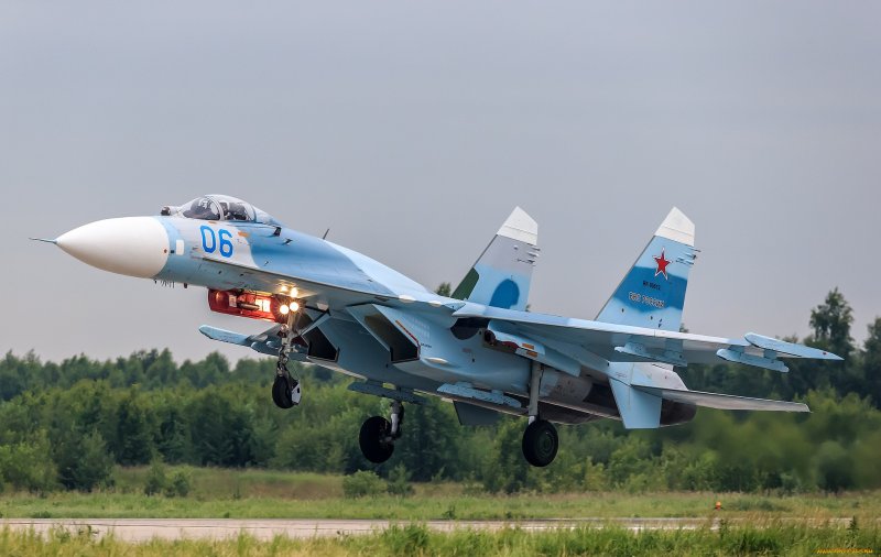 Истребитель Су-27