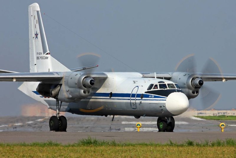 АН-26 военно-транспортный самолёт