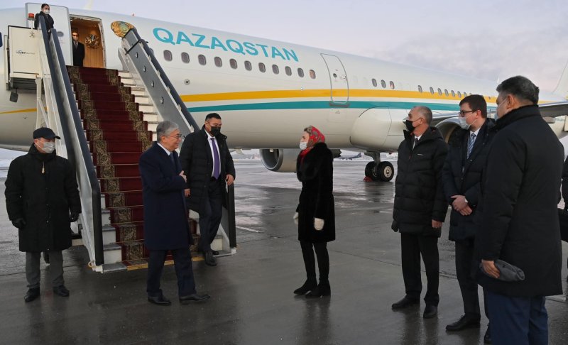 Токаев прилетел в Россию