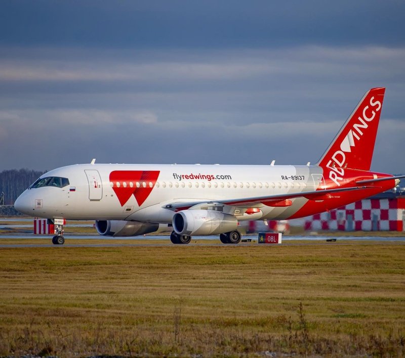 Боинг 737 Red Wings